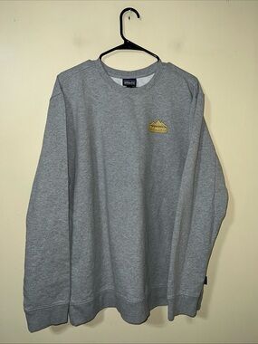 Patagonia Men’s Gray Crewneck Sweatshirt Yellow Logo XL